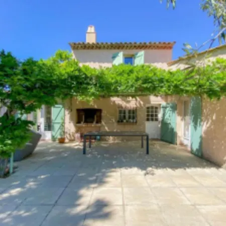 펜션 Spacious House With Wi Fi And Swimming Pool *