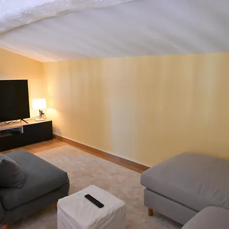 Spacious House With Wi Fi And Swimming Pool 펜션 *