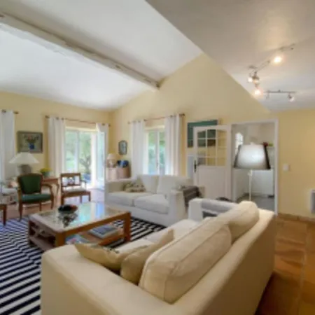 Spacious House With Wi Fi And Swimming Pool