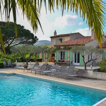 펜션 Spacious House With Wi Fi And Swimming Pool 그리모